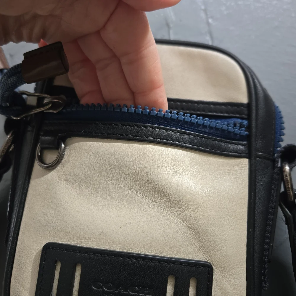 Coach Men's Black and Cream Crossbody Bag - Picture 2 of 5